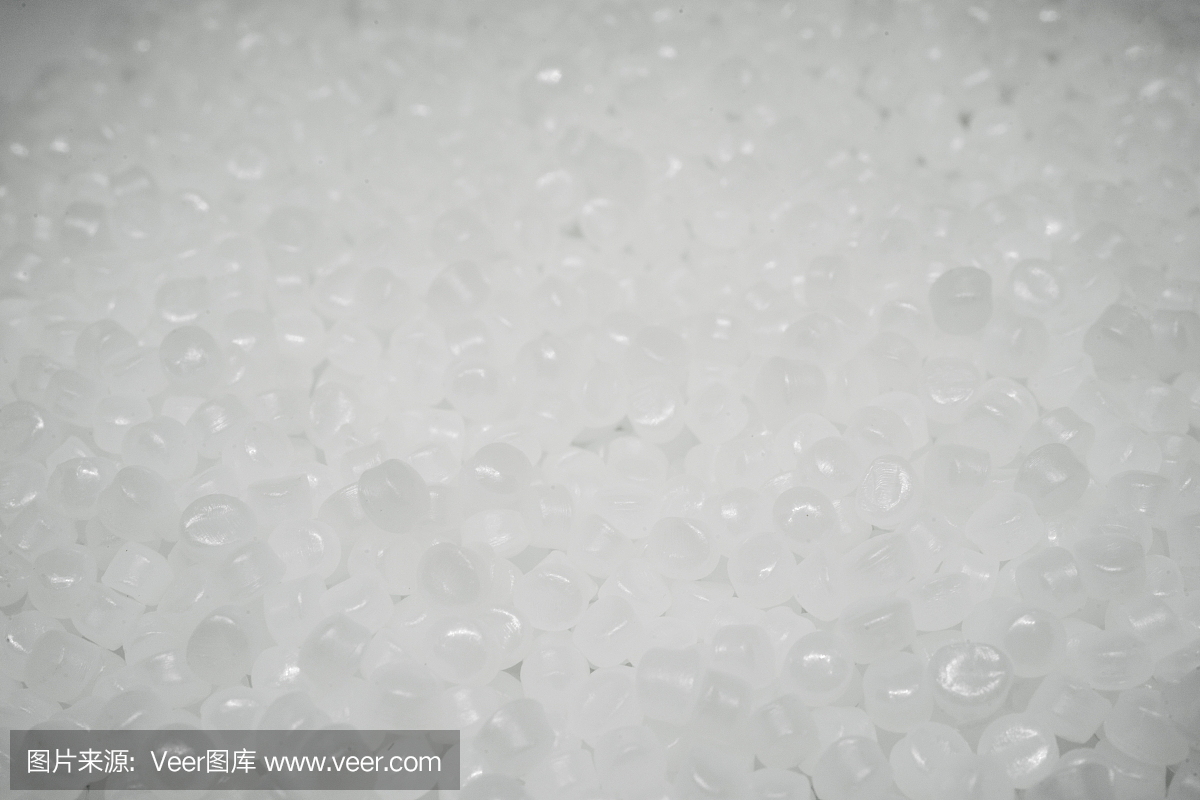 白色的塑料颗粒。